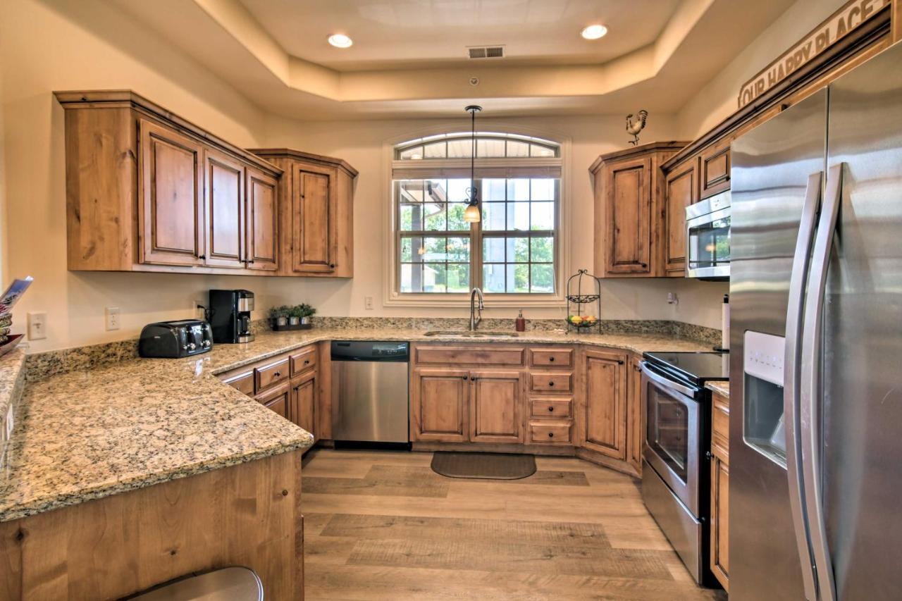 Apartmán Luxe Branson Retreat With Mtn Views And Pool Access! Exteriér fotografie