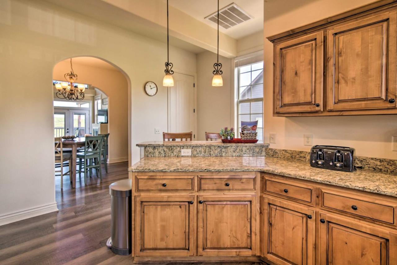 Apartmán Luxe Branson Retreat With Mtn Views And Pool Access! Exteriér fotografie